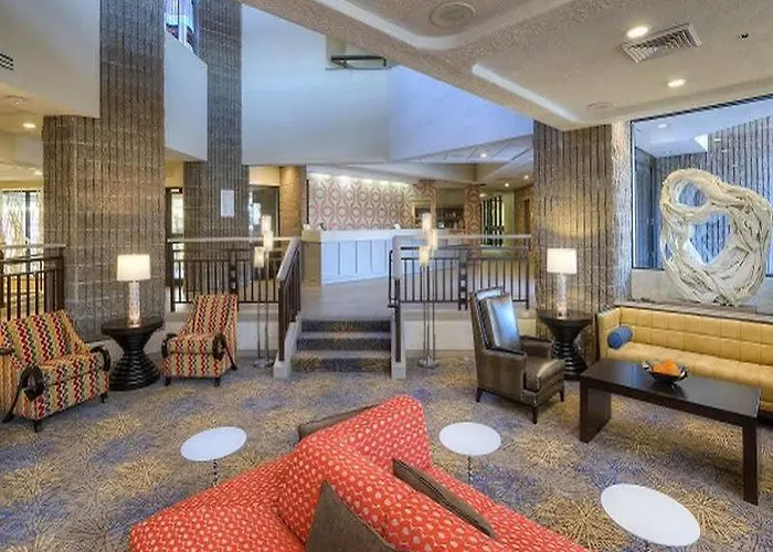 Hotel Doubletree By Hilton North